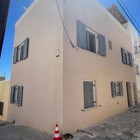 Modern & Comfortable House In The City Center แอร์มูโปลี ภายนอก รูปภาพ