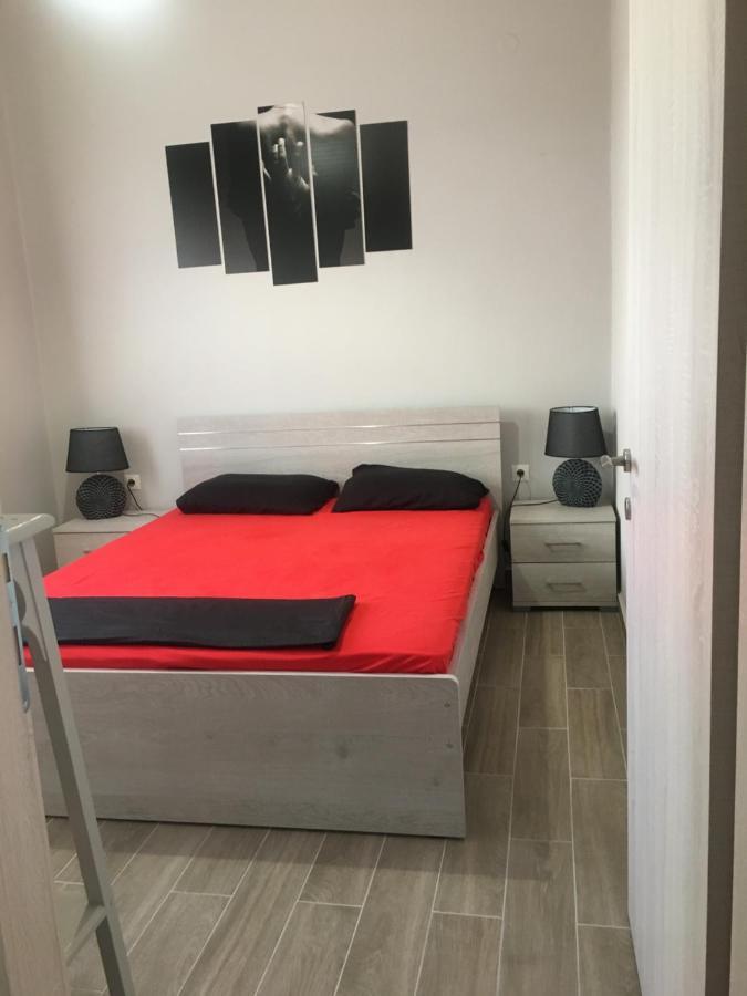 Modern & Comfortable House In The City Center แอร์มูโปลี ภายนอก รูปภาพ